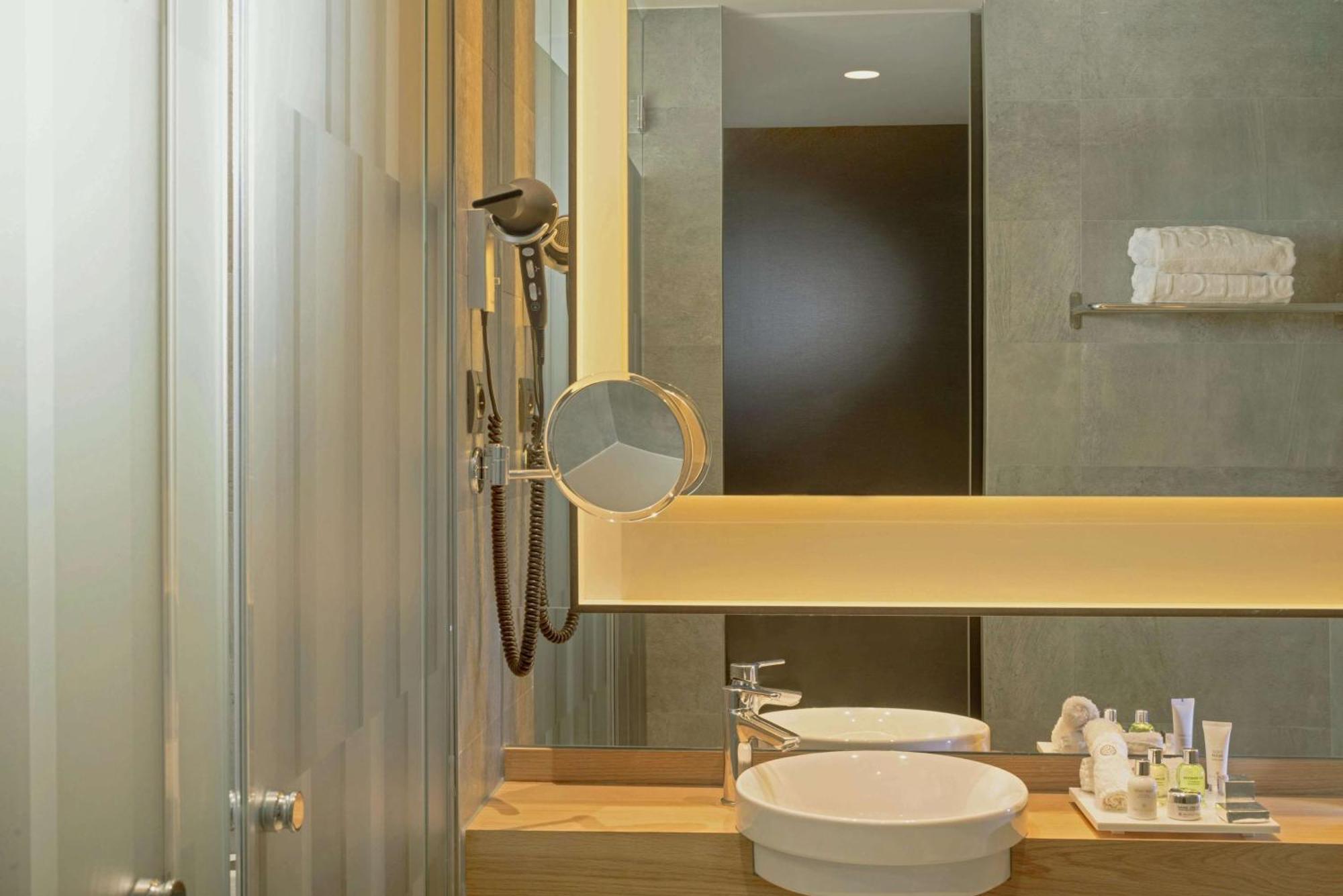 Nh Collection Madrid Suecia Hotel Exterior photo Bathroom